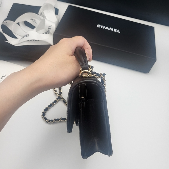 Brand new 2023 authentic Chanel flap phone holder with chain with top handle - Picture 8 of 15